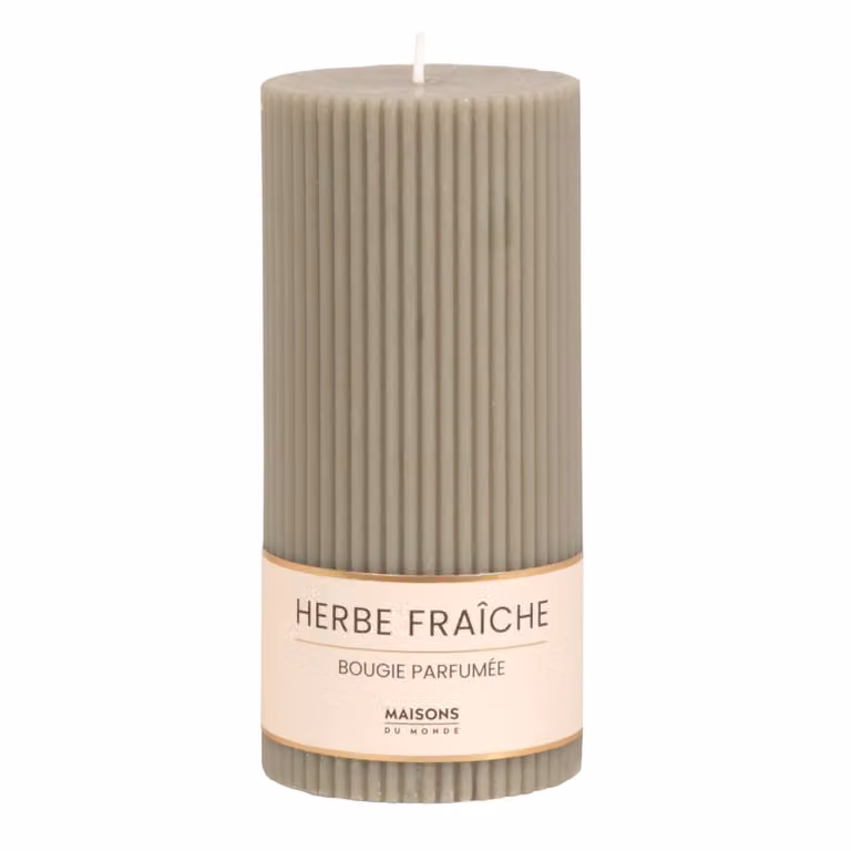 Vela perfumada de cera estriada Maisons du Monde color verde, forma de pilar redonda, Alt: 15 cm