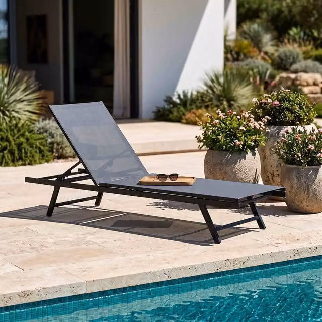 Tumbona plegable Tahiti Oviala en color gris con tejido textilene y estructura de acero para jardín o terraza