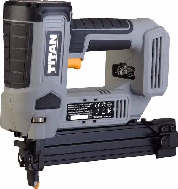 Clavadora Titan de 18V para clavos de 32 mm en color gris sin batería
