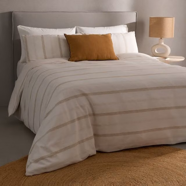 Juego de funda nórdica y fundas de almohada Zane de El Corte Inglés - Room - Algodón y lino con rayas en color beige