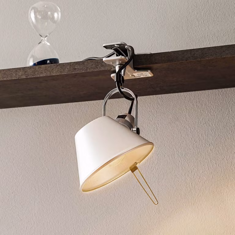 Lámpara de pinza Artemide Tolomeo de aluminio en color gris para salón o comedor