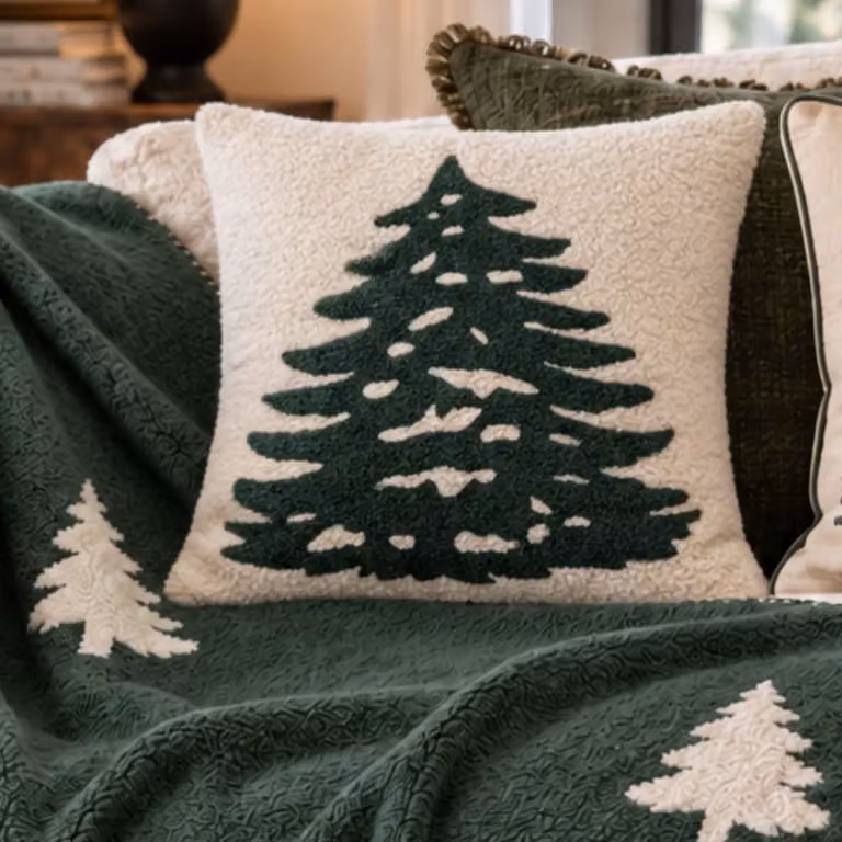 Funda de Cojín Árbol de Navidad Borreguillo Alo Home, Blanco y Verde, 45 x 45 cm