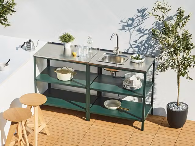 Isla de cocina exterior con fregadero Beliani Vilama en color verde y acabado mate de metal