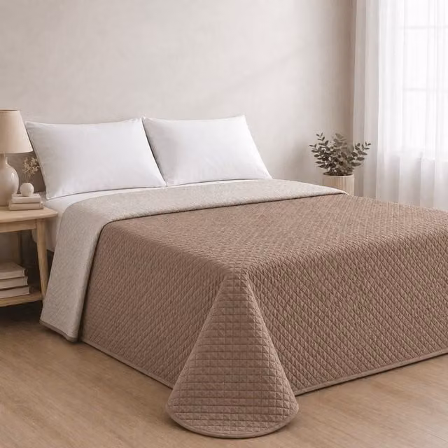Colcha reversible acolchada beige de Donegal Collections para cama de 280 x 270 cm
