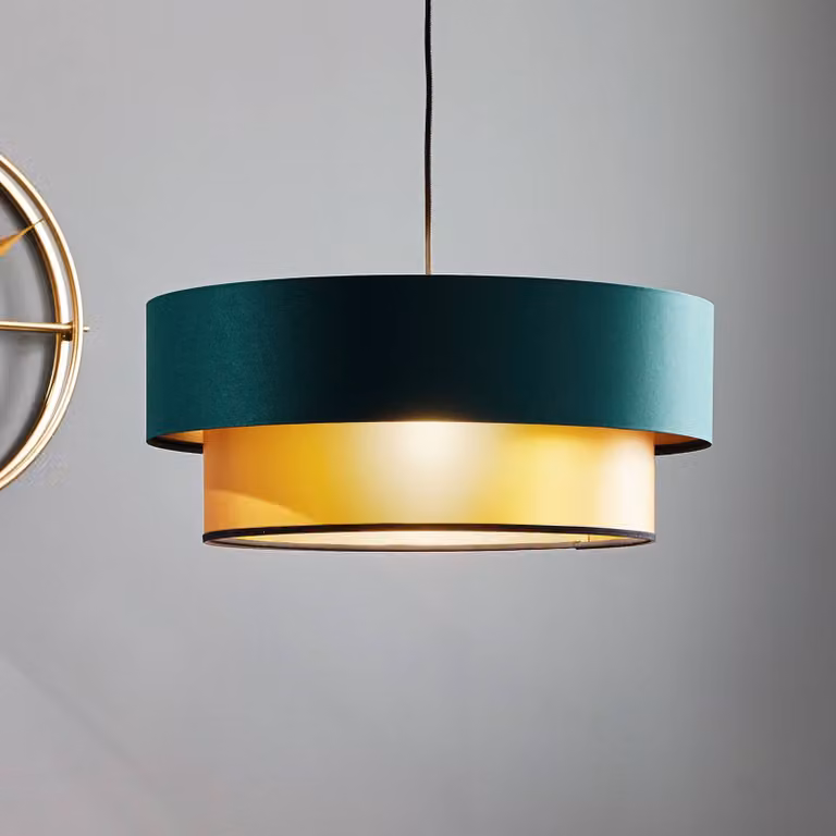 Lámpara colgante Dorina de Maco Design en color verde y dorado, modelo moderno y atenuable para salón o comedor
