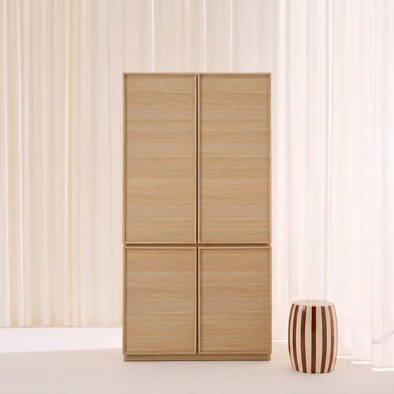 Armario de dormitorio Sweeek con 4 puertas batientes y estantes internos, acabado madera en tonos beige y arena, An/P/Al: 180 x 55 x 135 cm