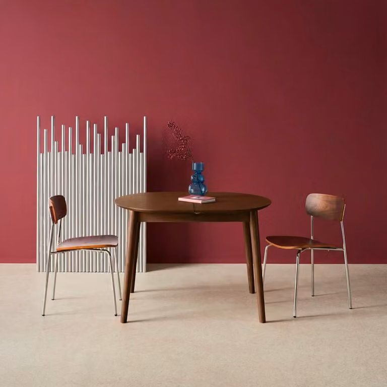 Mesa de comedor ovalada extensible SWEEEK de madera y MDF en color roble, para 4-6 adultos, estilo escandinavo