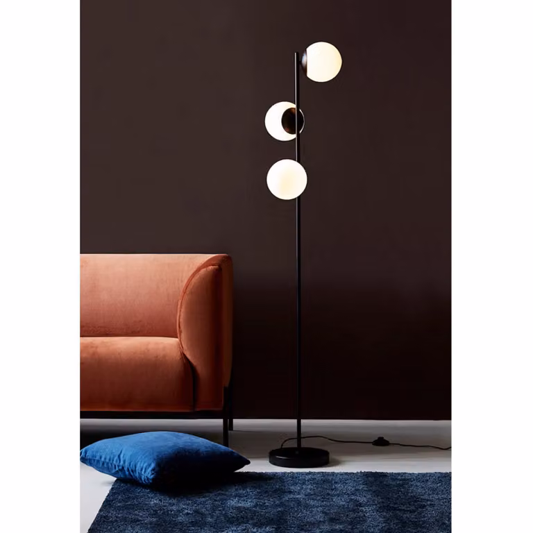Lámpara de pie Lilly de Nordlux en color negro y blanco con acabado de vidrio y metal de estilo escandinavo, Altura: 150 cm