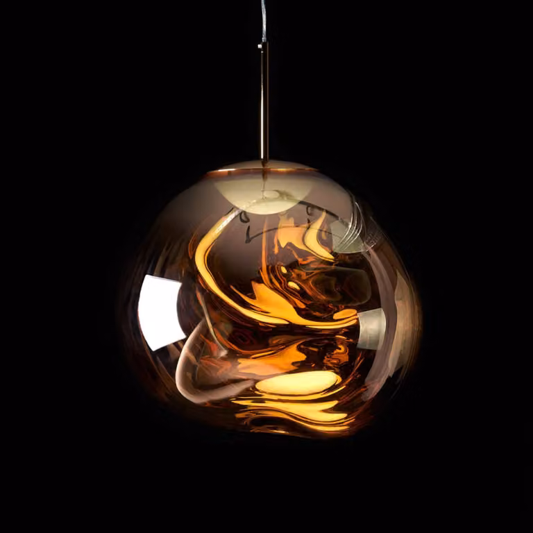 Lámpara colgante de diseño Melt Mini de Tom Dixon en color oro y latón, atenuable
