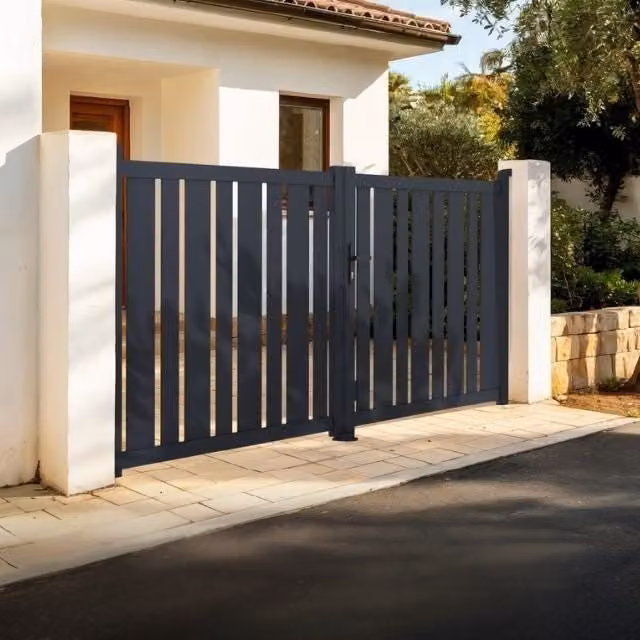 Puerta batiente de aluminio CASANOOV color negro o antracita An/Al: 350 x 140 cm