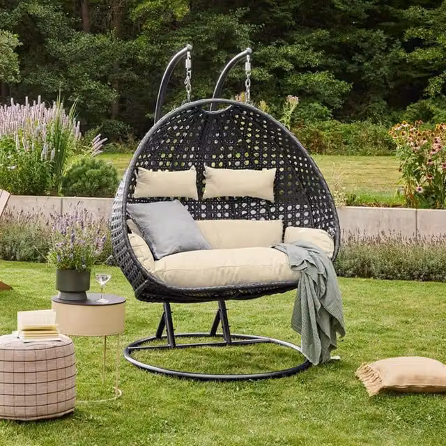 Silla colgante de poliratán Home Deluxe TWIN DELUXE para 2 personas con funda de lluvia, color negro y crema
