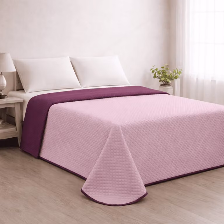 Colcha Reversible Acolchada Donegal Collections con Diseño Geométrico en Rosa y Púrpura para Cama de 180 cm An/P/Al: 280 x 270 cm