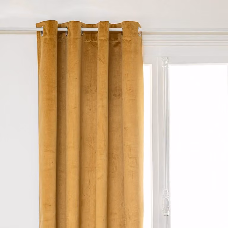 Visillo opaco de terciopelo amarillo con ojales y resistencia UV