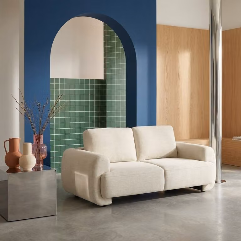 Sofá de 2 plazas SWEEEK tapizado en tela beige con estructura de madera para tu salón An/P/Al: 174 x 88 x 78 cm
