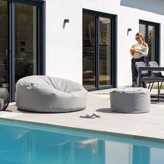 Saco de exterior XXL CLOUD con taburete Home Deluxe, gris claro, resistente a los rayos UV y a la intemperie
