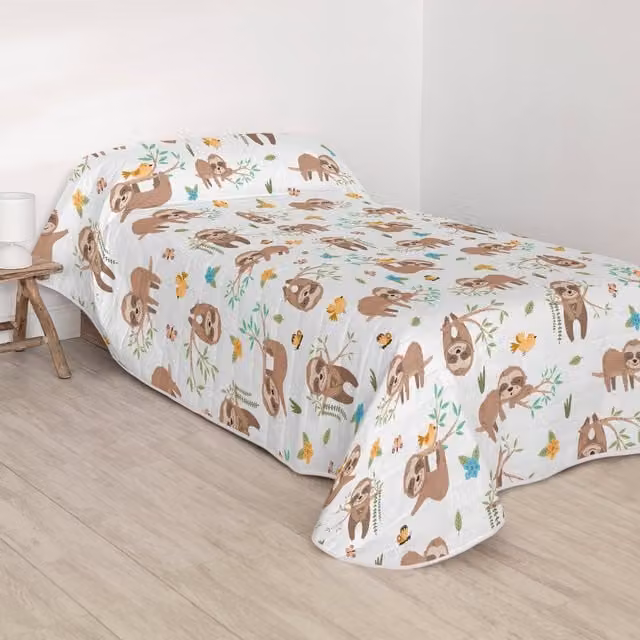 Colcha de algodón acolchada Happy Sloth de Moshi Moshi para niños en color blanco, An x Al: 180 x 260 cm