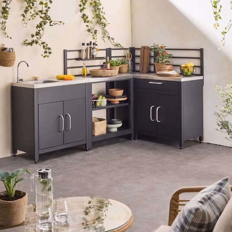Cocina exterior de 4 módulos SWEEEK en acero inoxidable y metal color negro mate, An/P/Al: 80 x 48 x 124 cm