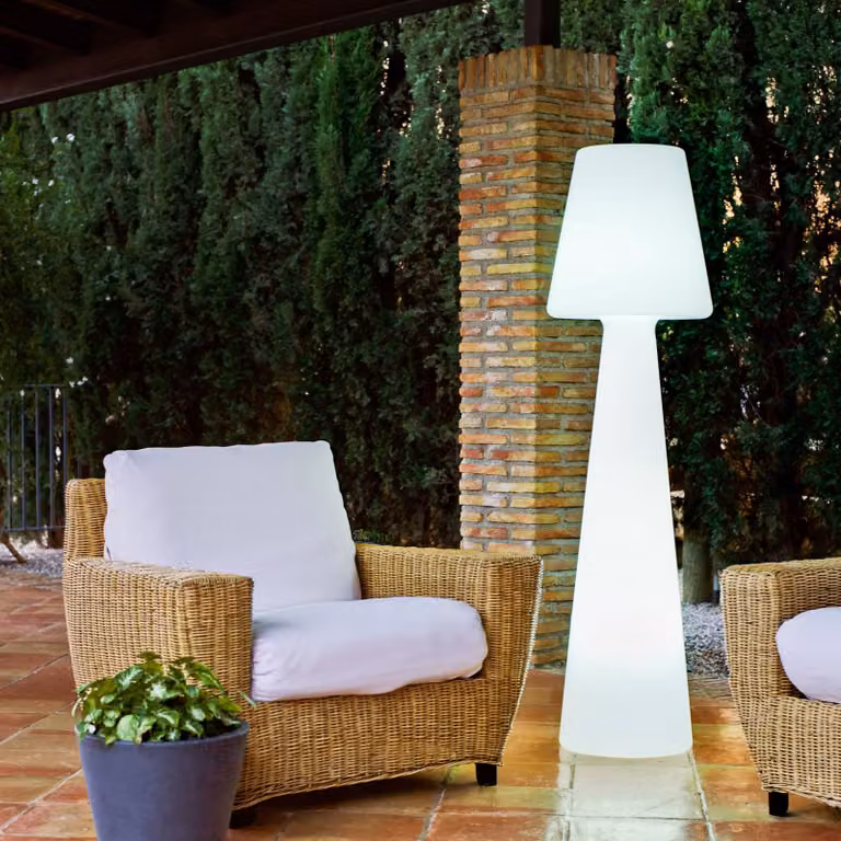 Lámpara de pie LED Newgarden Lola con batería recargable, regulable y con mando a distancia, color blanco, Altura: 165 cm