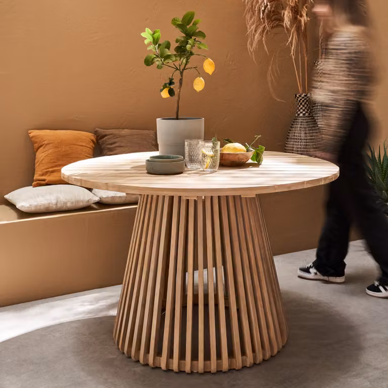 Mesa de comedor redonda de acacia de la marca Sweeek para interior y exterior, color marrón y beige, An/P/Al: 120 x 120 x 75 cm