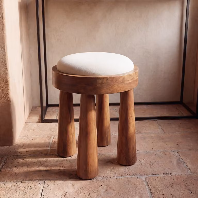 Taburete de madera de mango y algodón de Maison du Monde en color marrón y blanco