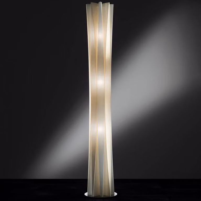 Lámpara de pie Slamp diseño Bach atenuable en color latón y oro con acabado en plástico y vidrio para salón o comedor