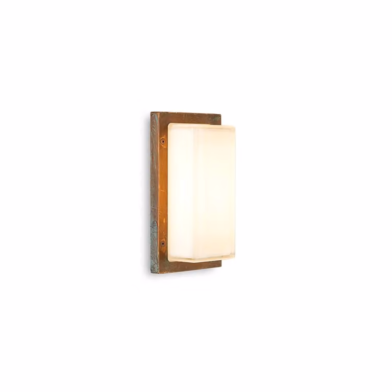 Aplique exterior Ice Cubic de Moretti Luce en bronce y latón con acabado regulable para jardín