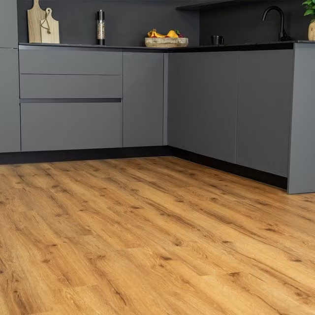 Suelo vinílico clic Home Deluxe Lomea Robro de 40 m² con sistema de clic y acabado madera marrón