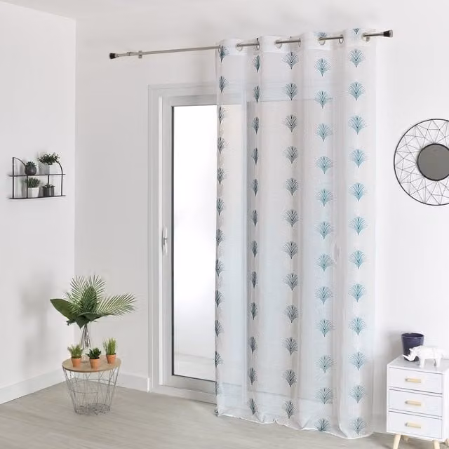 Visillo LOJI con efecto lino y bordado floral en color azul, An/Al: 140 x 240 cm