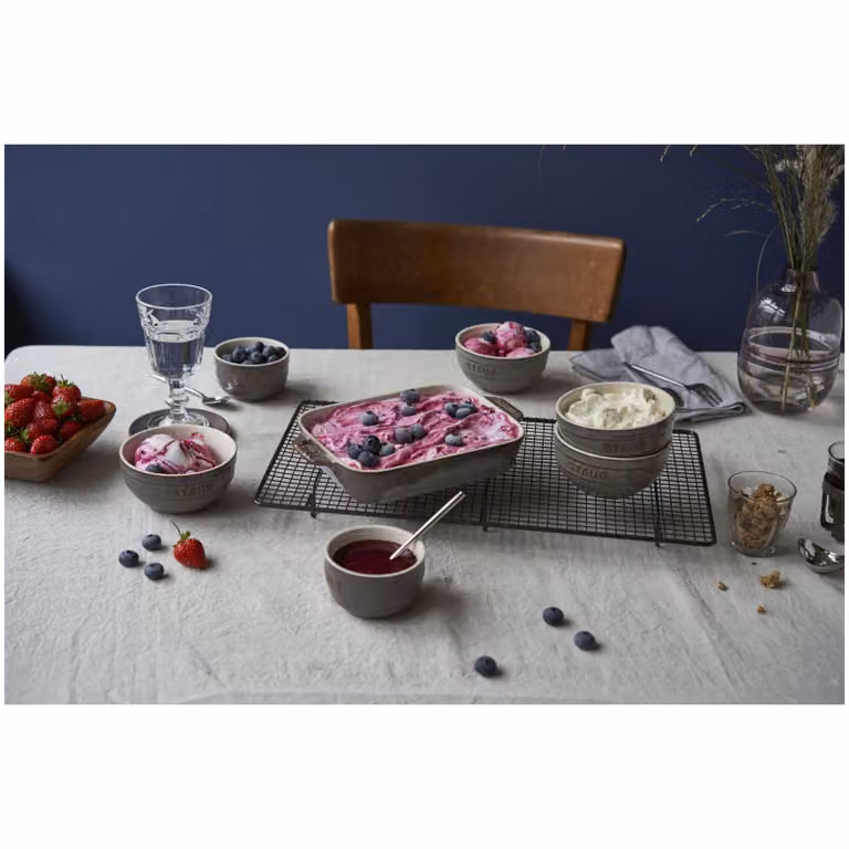 Set de 2 bandejas de horno rectangulares para lasaña Staub Ceramique en color gris antiguo