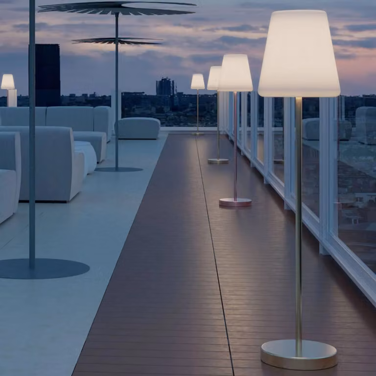 Lámpara de pie solar Newgarden Lola Slim LED atenuable en color antracita y metal, Altura: 119 cm
