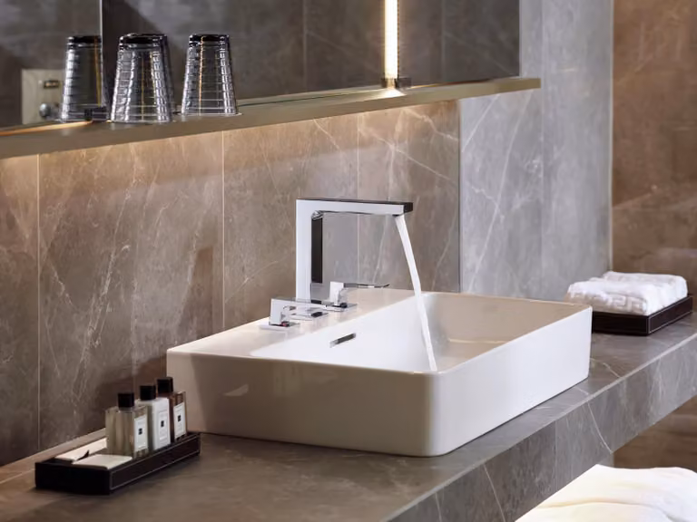 Mezclador de lavabo Hansgrohe Metropol de dos mandos con desagüe push-open en cromo