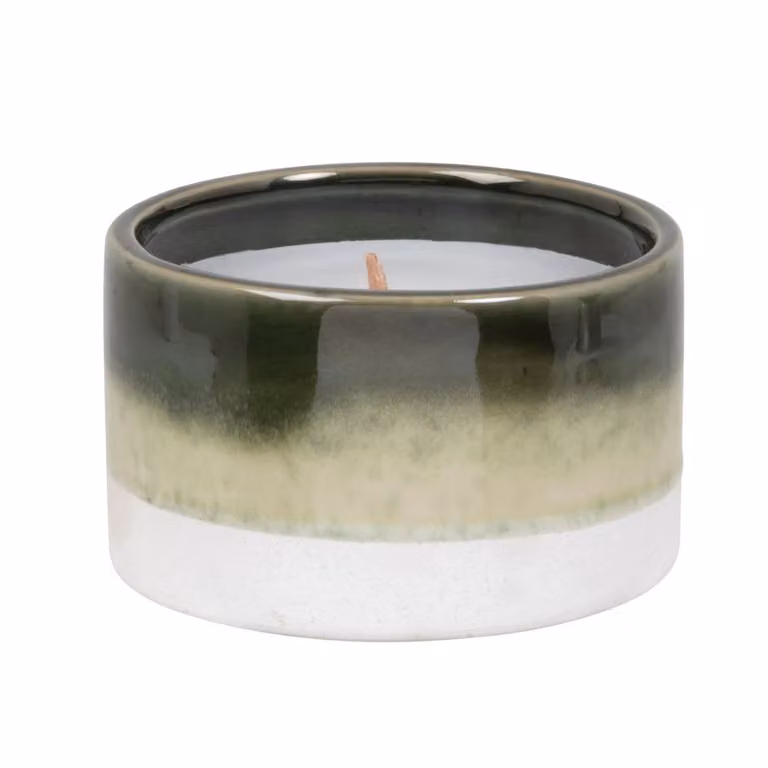 Vela perfumada votiva de Maisons du Monde en tarro de cerámica verde multicolor con aromas frescos, frutales y amaderados