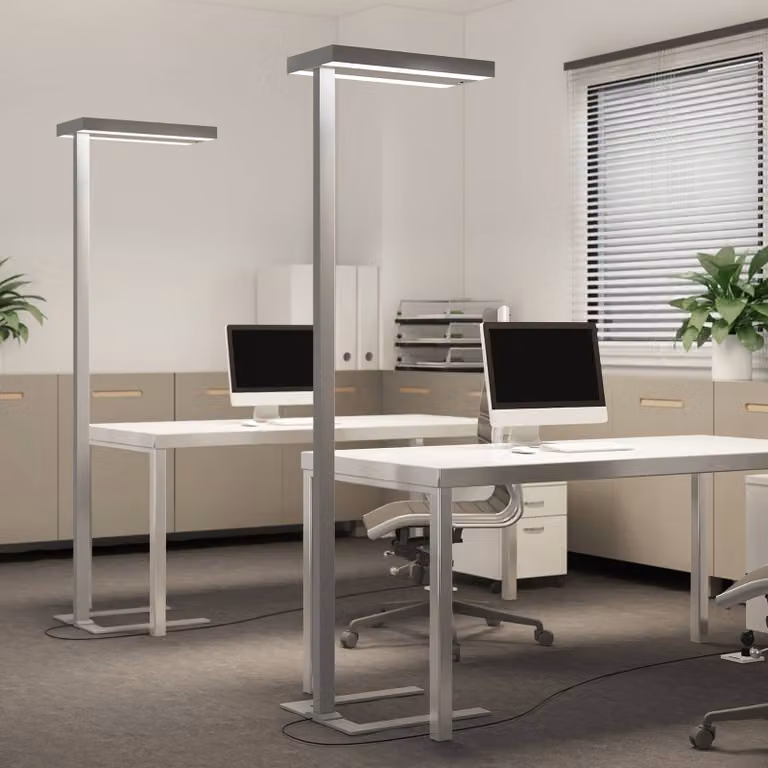 Lámpara de pie LED Arcchio Logan de aluminio gris y plata, atenuable y con diseño moderno para hogar u oficina