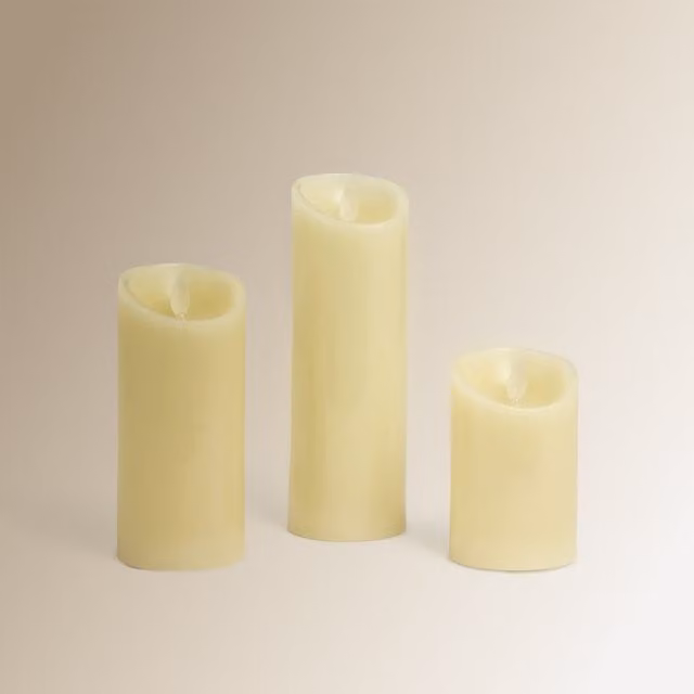 Pack de 3 velas eléctricas de pilar blancas El Corte Inglés con efecto parpadeo para decoración navideña