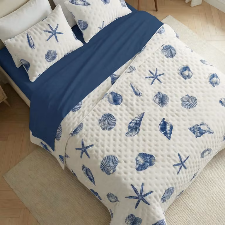 Colcha estampada floral extrasuave en microfibra para cama de 280 x 270 cm, color blanco y azul