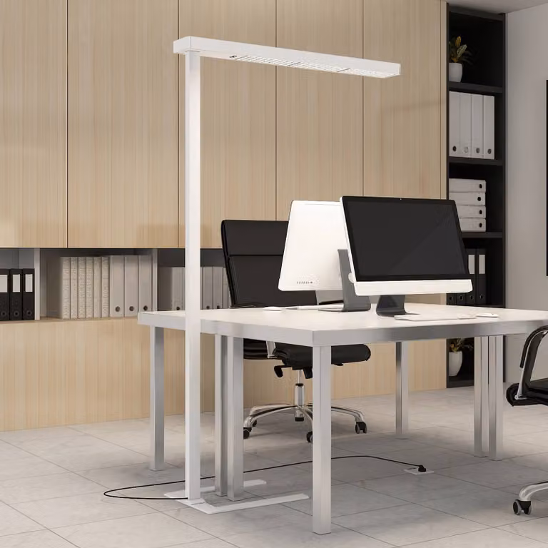 Lámpara de pie de arco Arcchio en aluminio blanco con LED atenuable para hogar u oficina